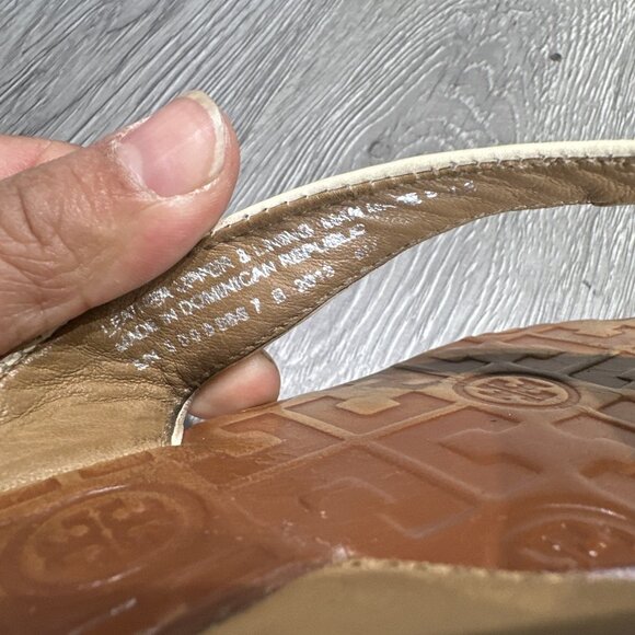 Tory Burch Thora Flip Flops Sandal Womens Size 7 Ivory Leather Gold Logo Retired - Picture 6 of 7